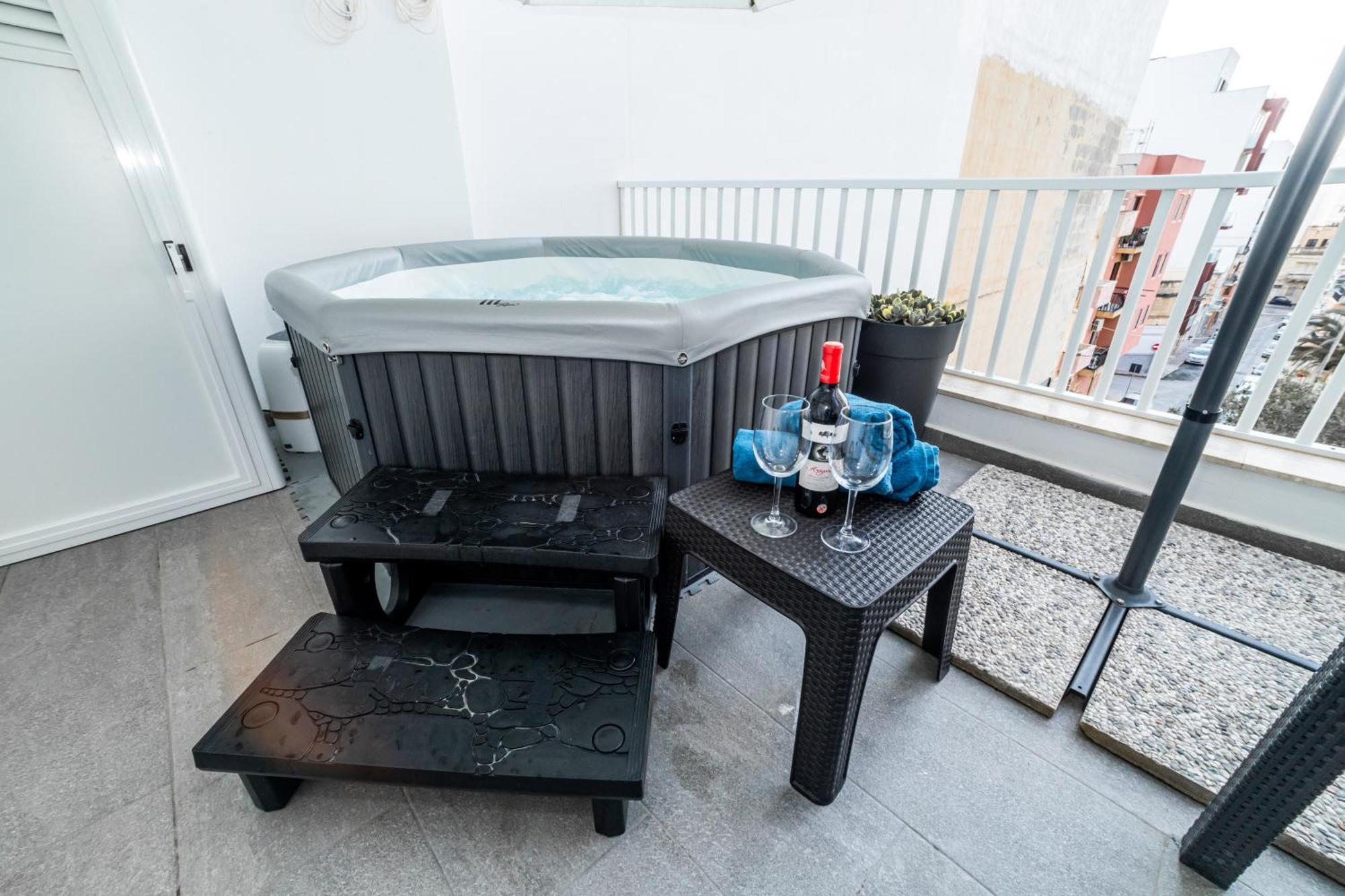 Sea Breeze, Spacious 2-Bedroom Lux Seaside Apartments St. Paul's Bay Exterior foto